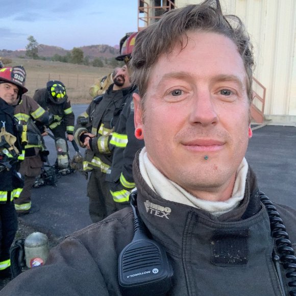 Meet your Posher, Taylor Banks - Picture 1 of 1